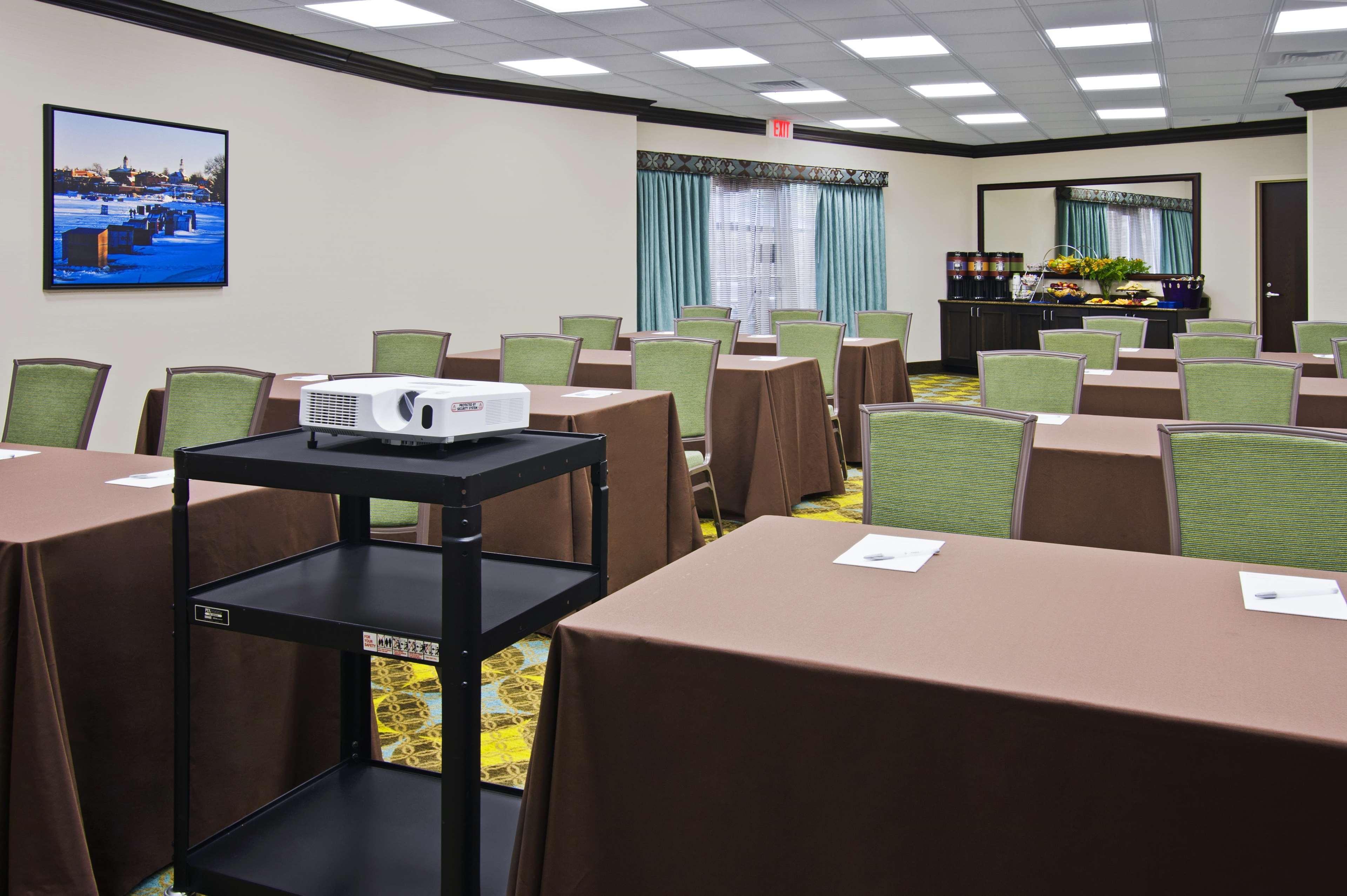 Hampton Inn & Suites Exeter Business photo