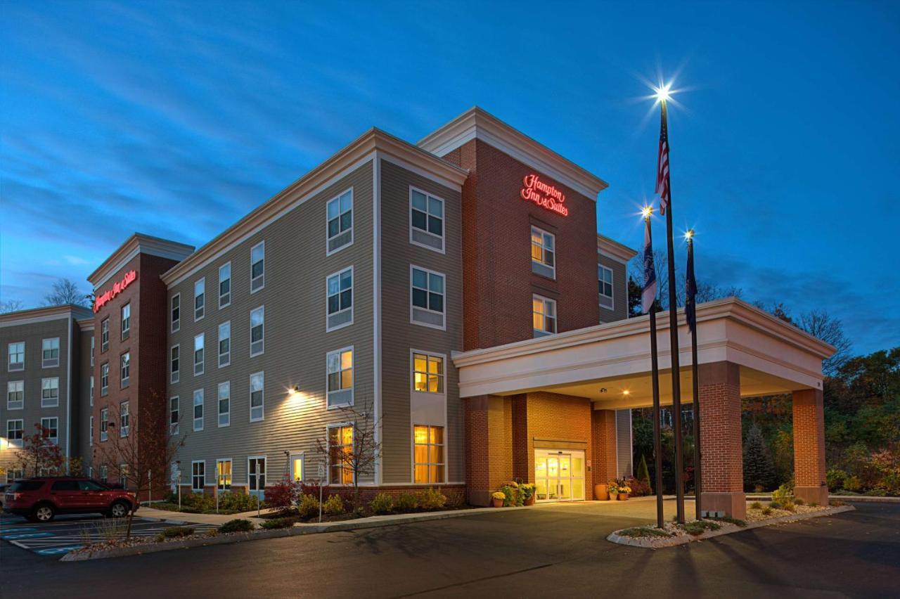 Hampton Inn & Suites Exeter Exterior photo